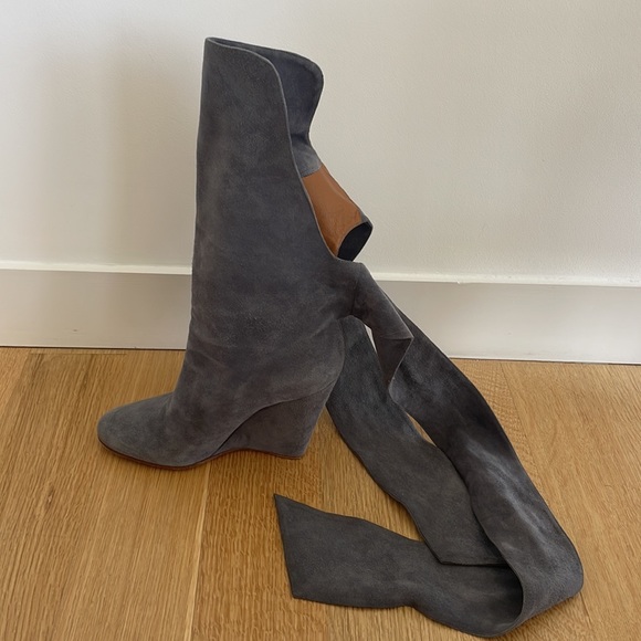 Chloe Gray Suede Wedge Boot With Wrap Around Ties Size 38 - Picture 6 of 13